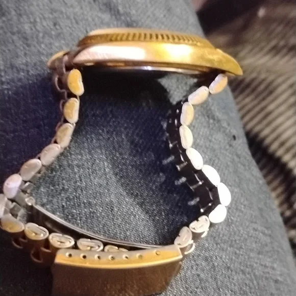 Sergio Valente Gold Classic Presidential Watch - Picture 4 of 8